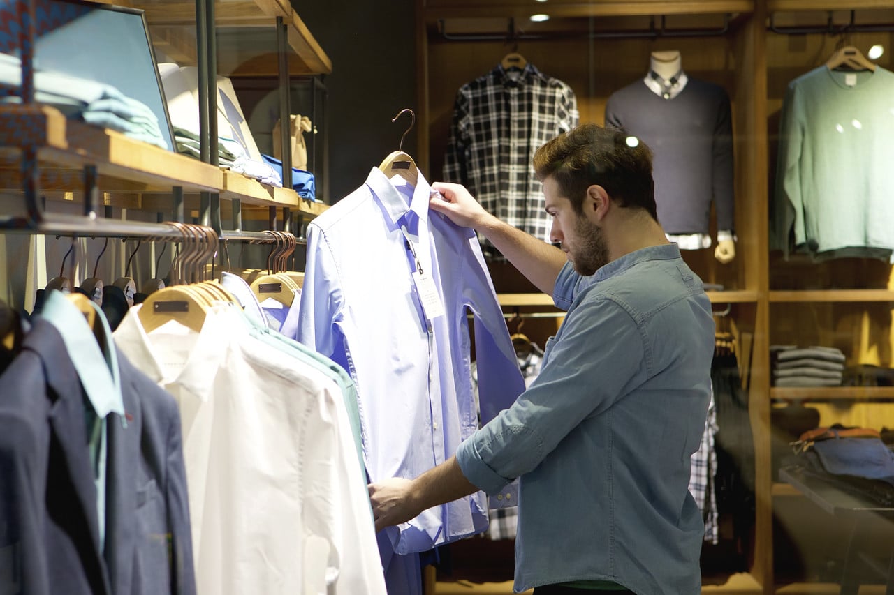 كود خصم نمشي يصل إلي 40% على قمصان الرجال المتاحة بالمتجر